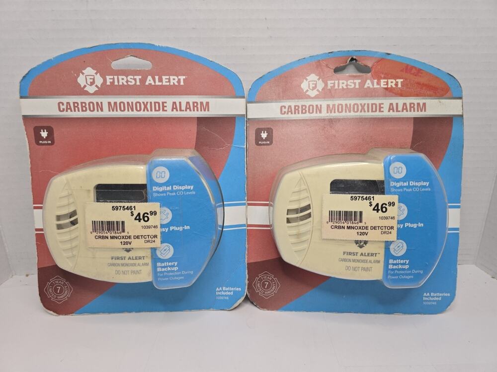 First Alert 2 Pk Carbon Monoxide Alarm Easy Plug-In w/ Battery Backup Included